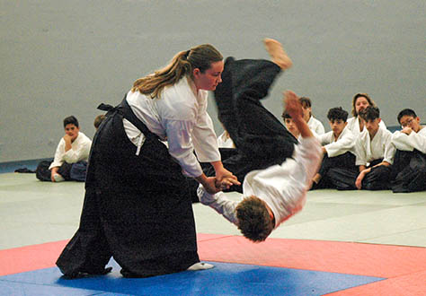 niños pracicando aikido